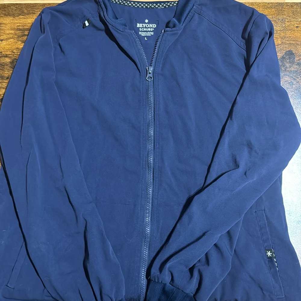 Large navy blue scrubs and beyond scrub jacket in great condition